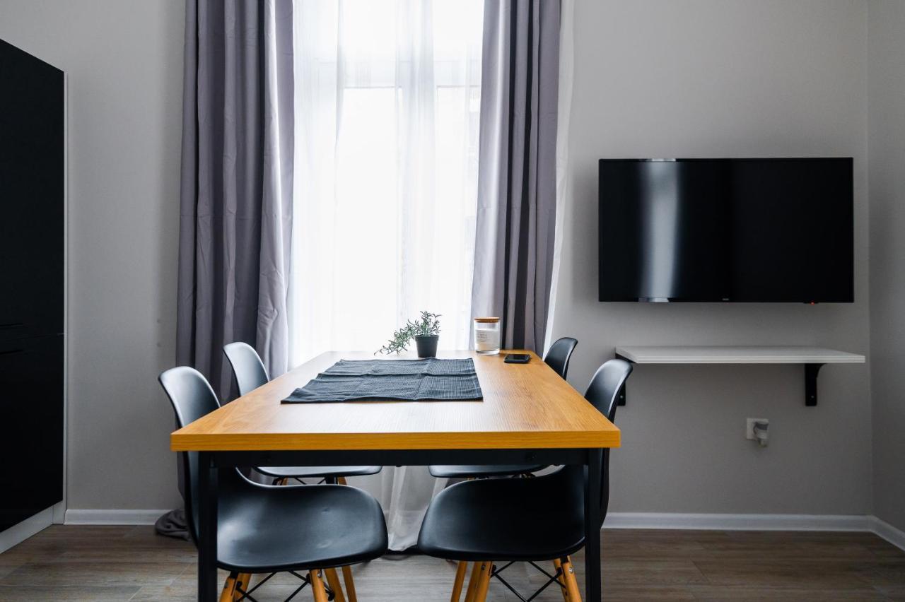 Boutique 2-Bedroom Apartment In โซเฟีย ภายนอก รูปภาพ
