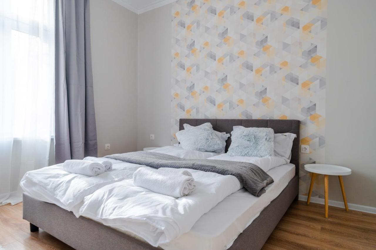Boutique 2-Bedroom Apartment In โซเฟีย ภายนอก รูปภาพ