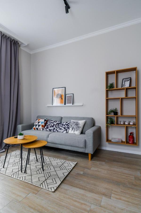 Boutique 2-Bedroom Apartment In โซเฟีย ภายนอก รูปภาพ