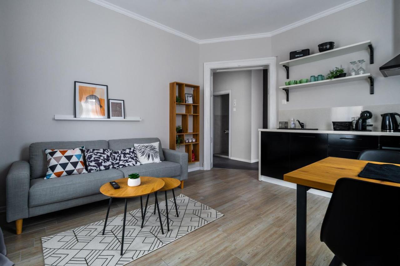 Boutique 2-Bedroom Apartment In โซเฟีย ภายนอก รูปภาพ