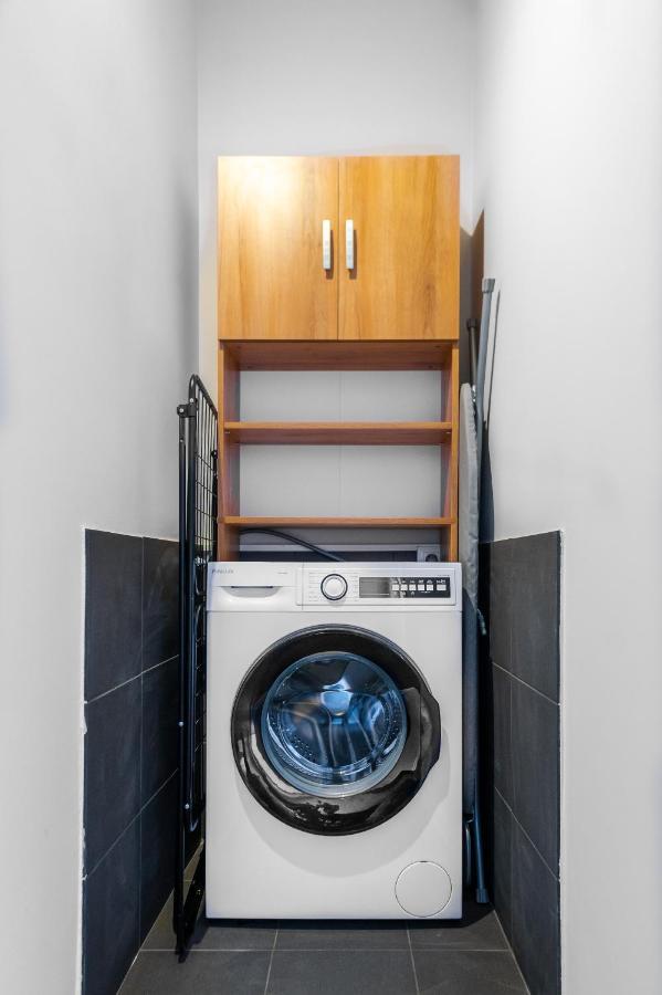 Boutique 2-Bedroom Apartment In โซเฟีย ภายนอก รูปภาพ