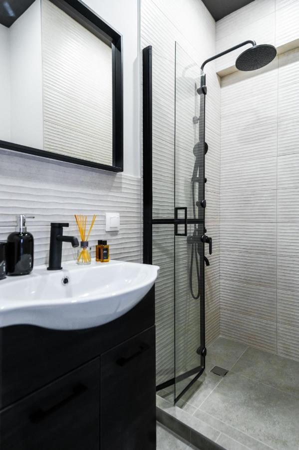 Boutique 2-Bedroom Apartment In โซเฟีย ภายนอก รูปภาพ