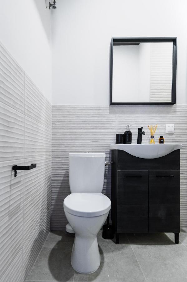 Boutique 2-Bedroom Apartment In โซเฟีย ภายนอก รูปภาพ